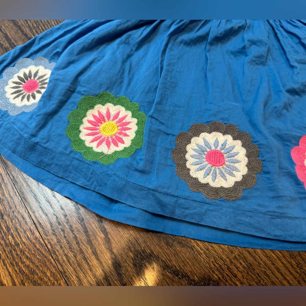 Mini Boden 5-6 blue embroidered skirt medallions - Picture 6 of 10